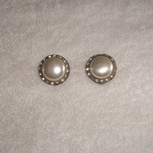 Clip on earrings gold rhinestones pearls